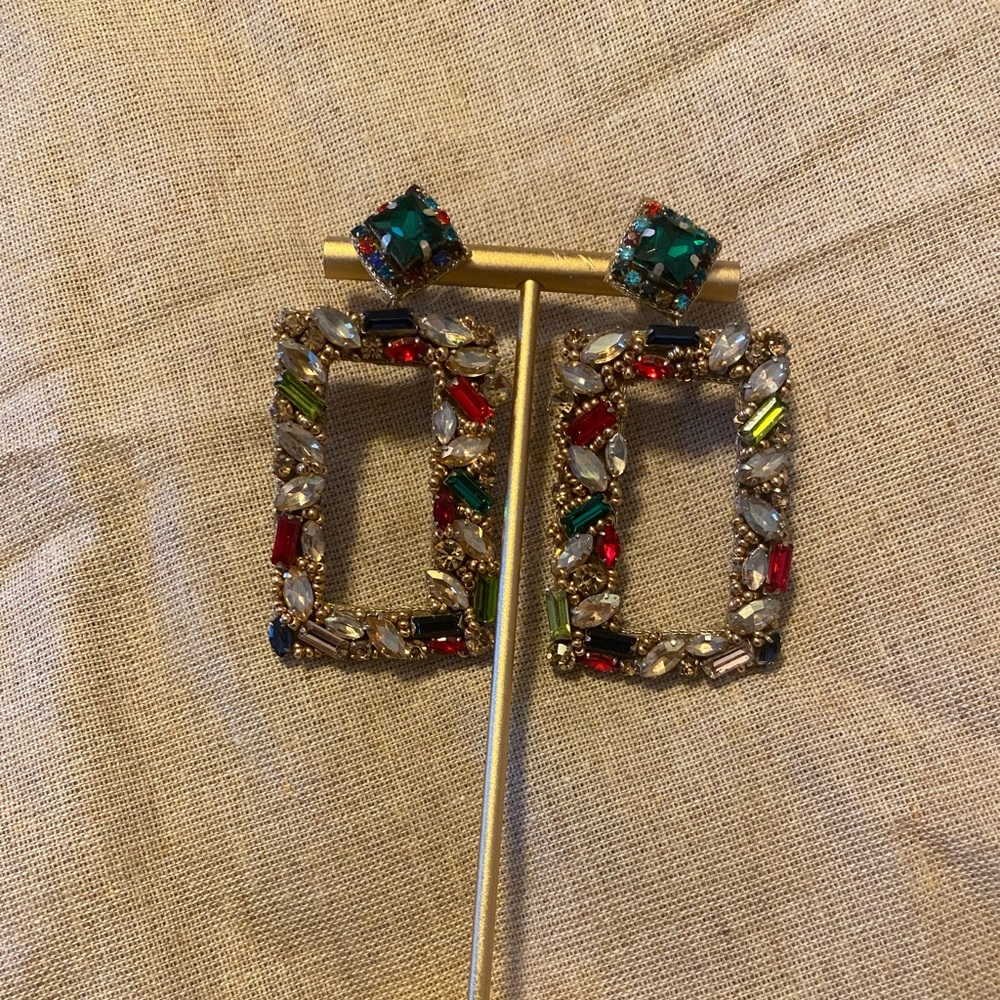 Colored square hoops